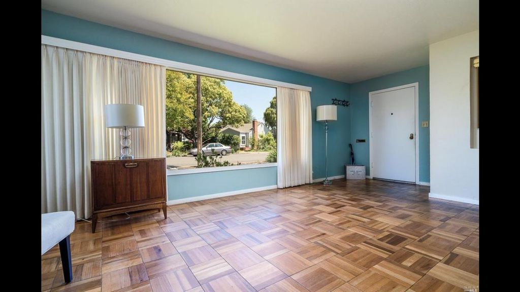 2141 Humboldt St, Santa Rosa, CA 95404