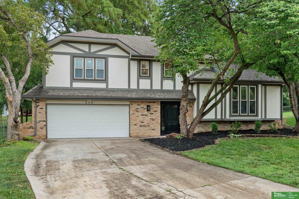 203 S  150th Cir, Omaha, NE 68154