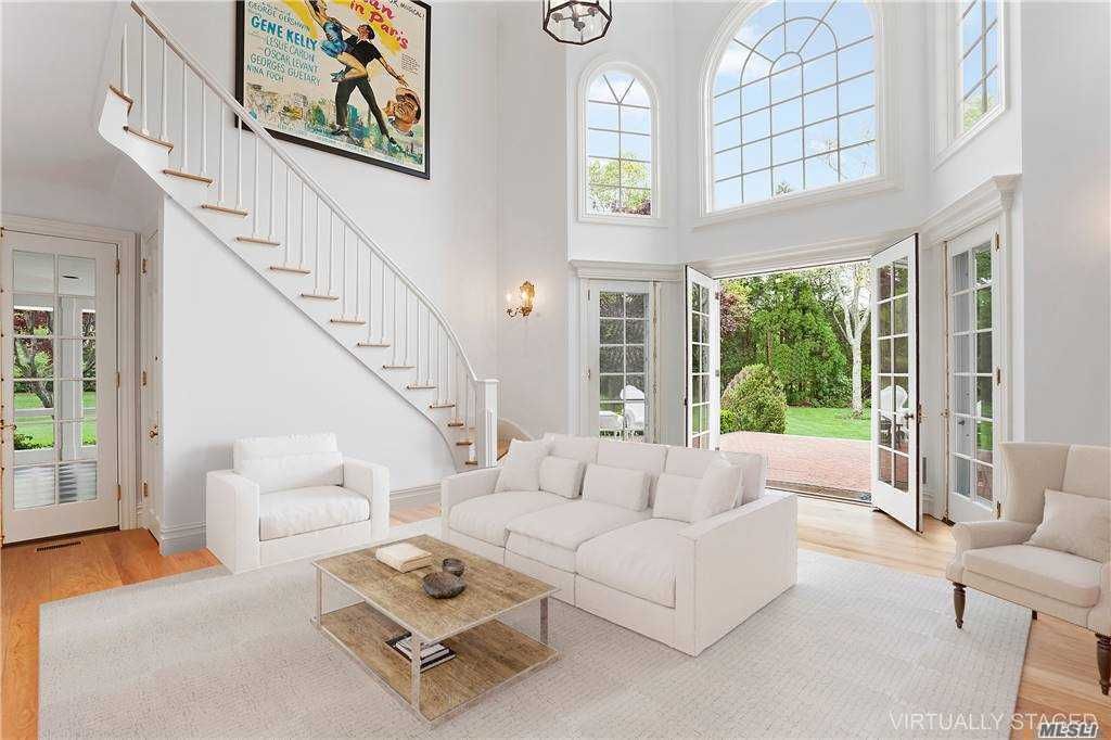 6 Bay Rd, Quogue, NY 11959