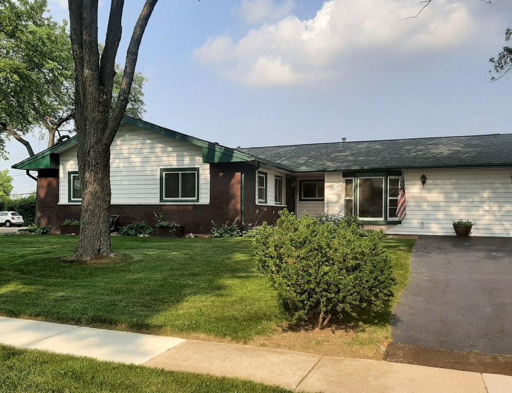 1965 Pierce Rd, Hoffman Estates, IL 60169