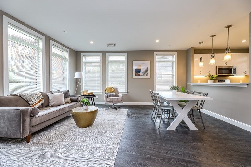 4945 Washington St #203, West Roxbury, MA 02132