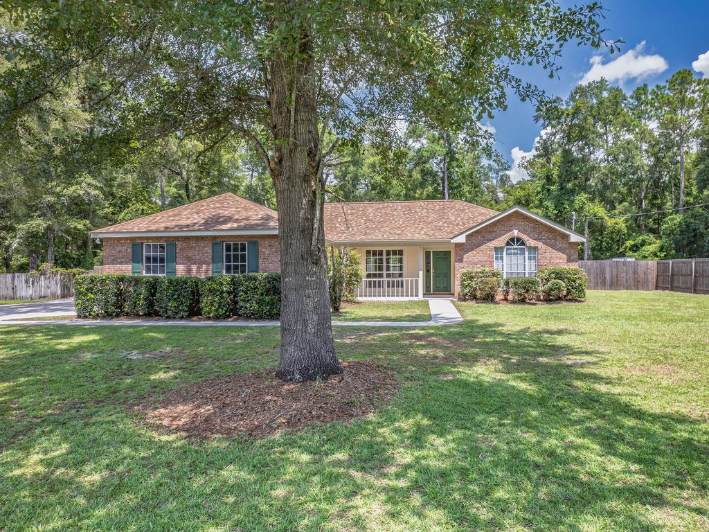50 Bridle Gate Ct, Crawfordville, FL 32327