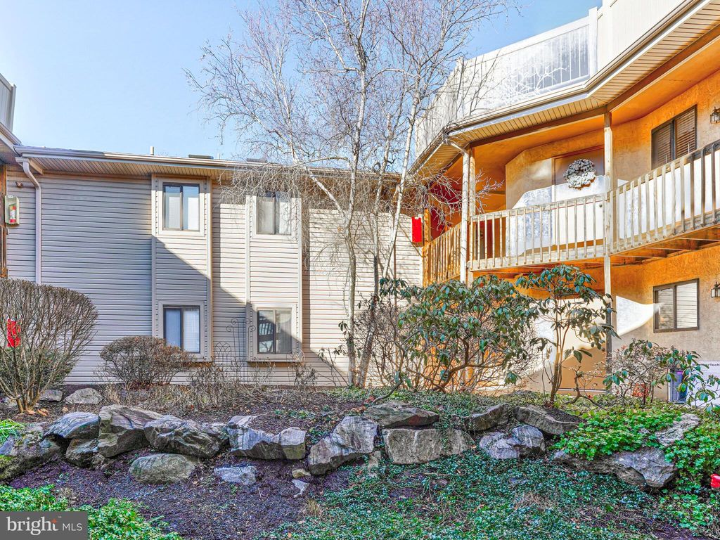 404 Pritchard Pl, Newtown Square, PA 19073