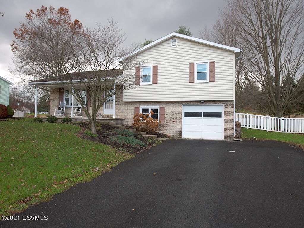 95 Fairview Dr, Lewisburg, PA 17837