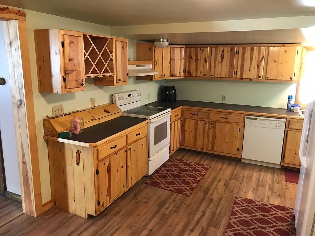 918 S 3rd Ave, Middleport, OH 45760