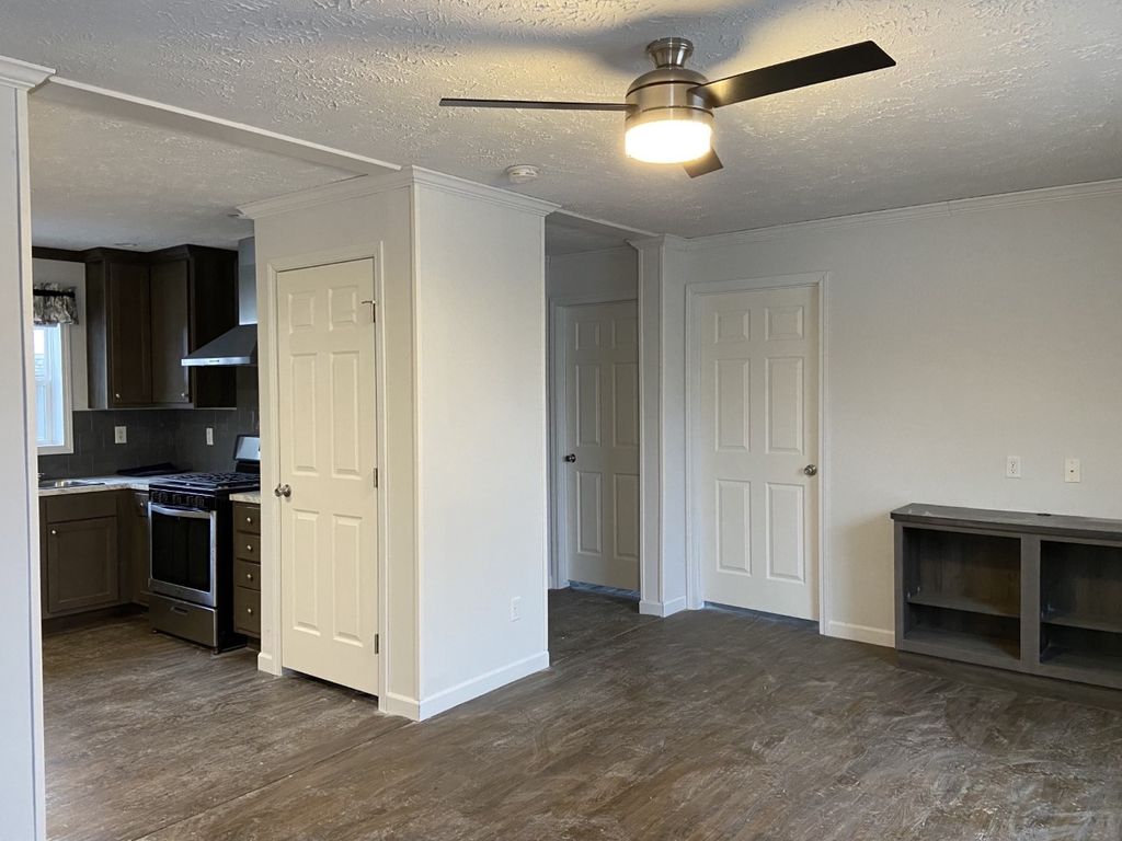 831 N Pontiac Trl #91-25, Walled Lake, MI 48390
