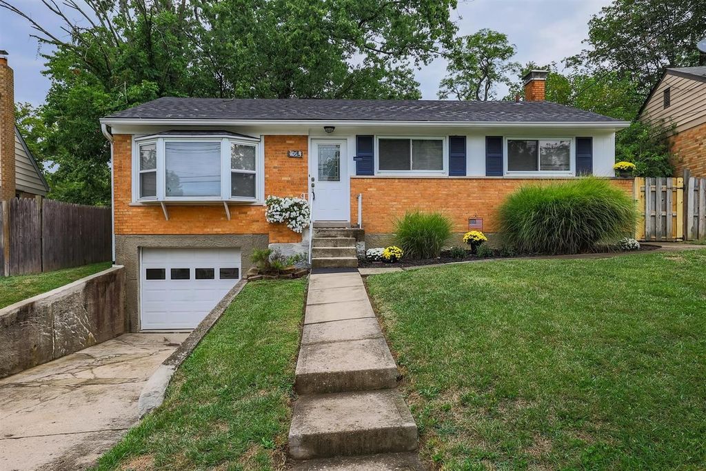 1064 Vacationland Dr, Cincinnati, OH 45231