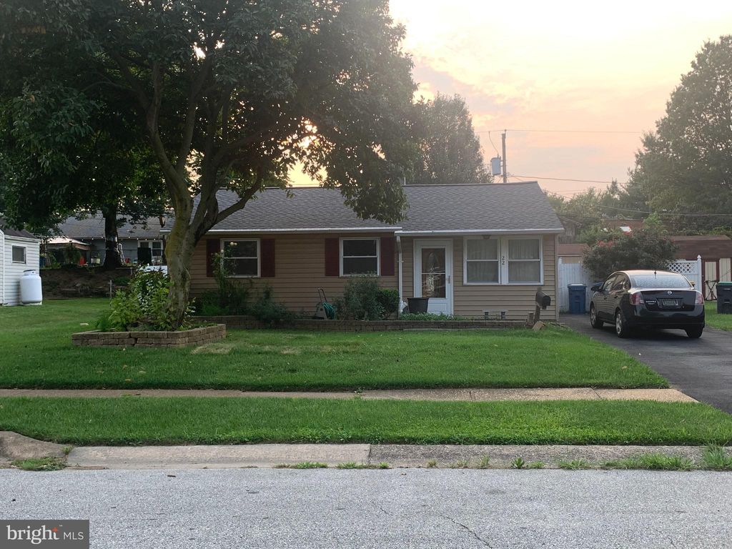 22 Deborah Ave, New Castle, DE 19720