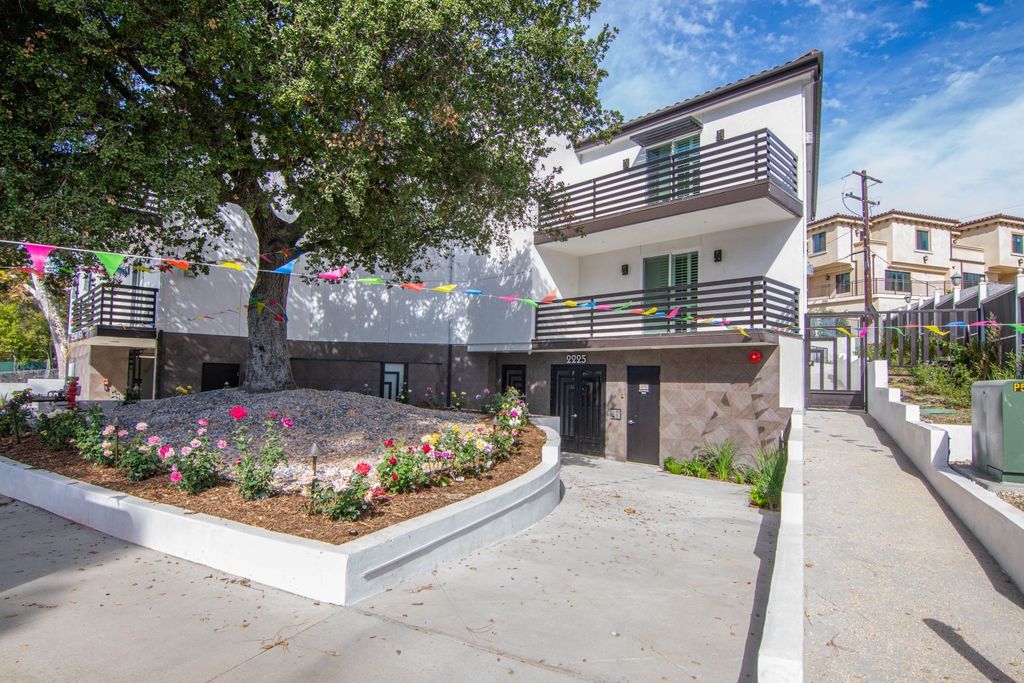 2225 Mira Vista Ave #102, Montrose, CA 91020