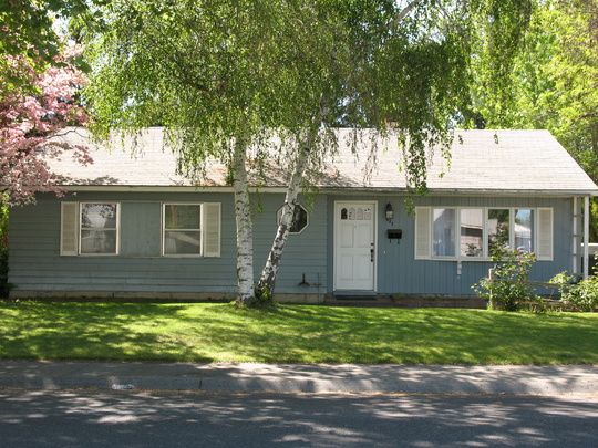 621 Cottonwood Dr, Richland, WA 99352