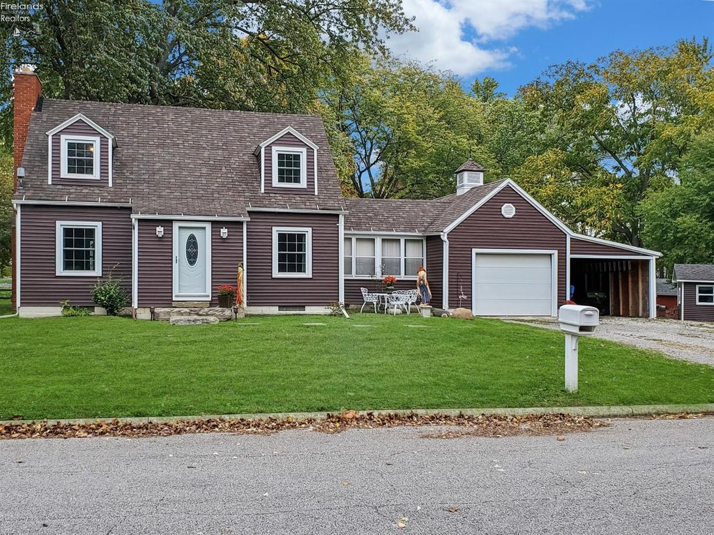 109 Woodland Pl, Clyde, OH 43410 2 Bed, 2 Bath SingleFamily Home