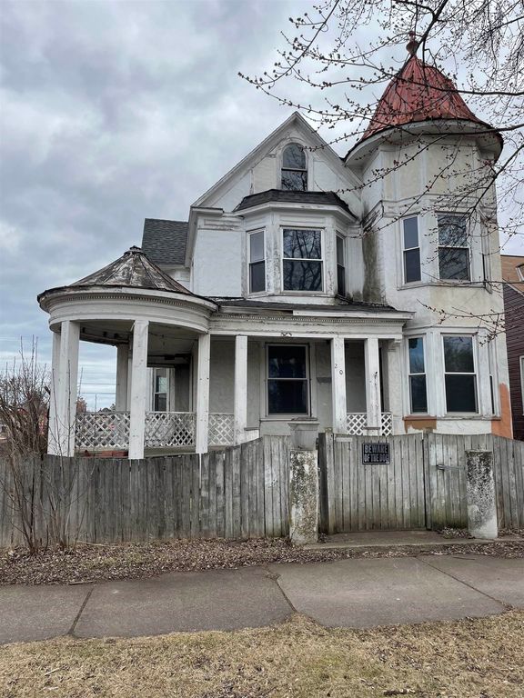 2002 Banks Ave, Superior, WI 54880