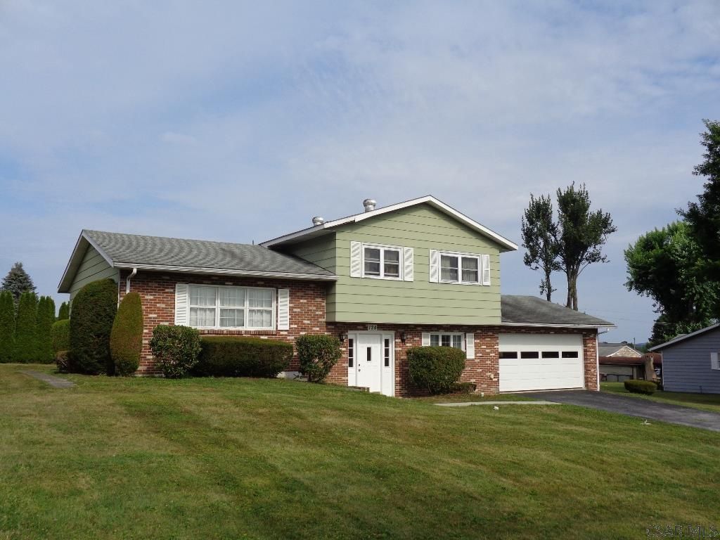 124 Maple Ct, Salix, PA 15952
