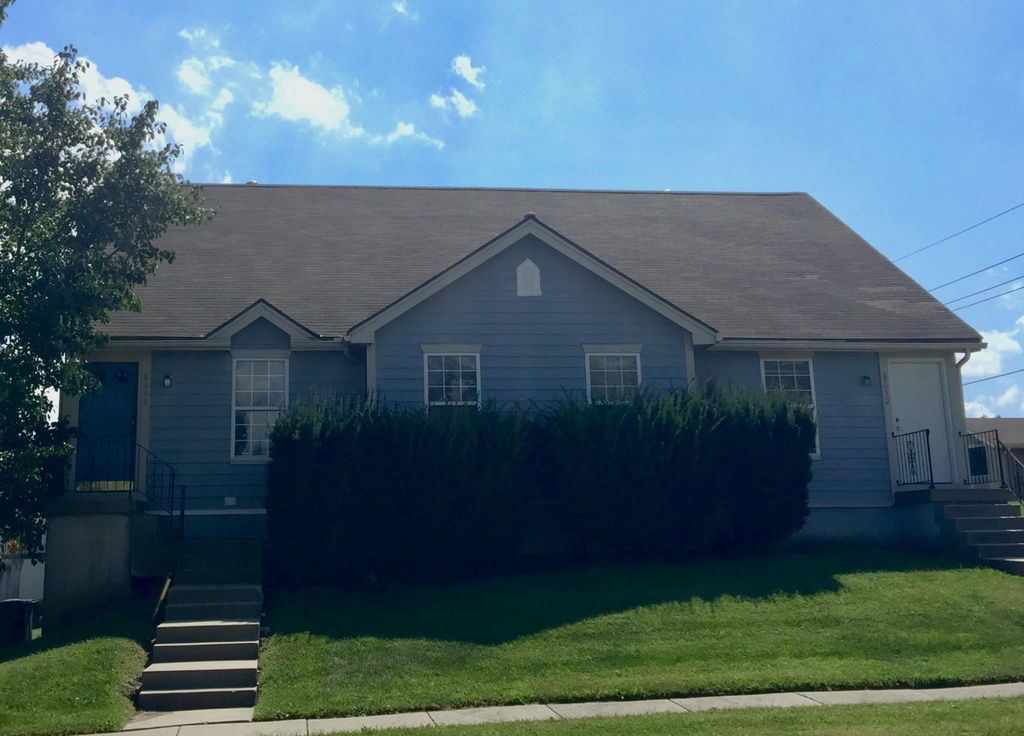 8648 NW Waukomis Dr, Kansas City, MO 64154