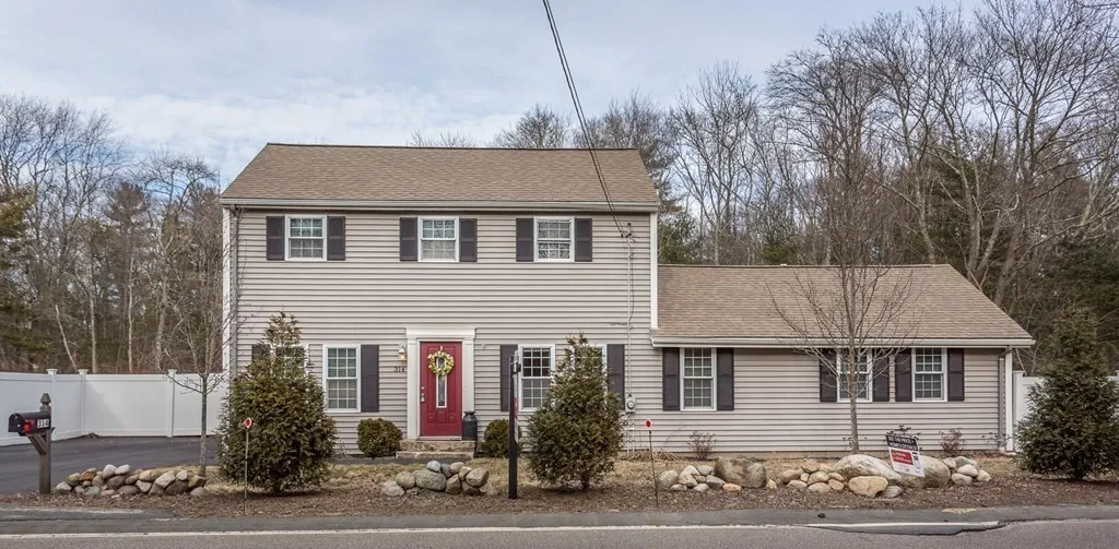 134 Old Pine Dr Hanson, MA 02341