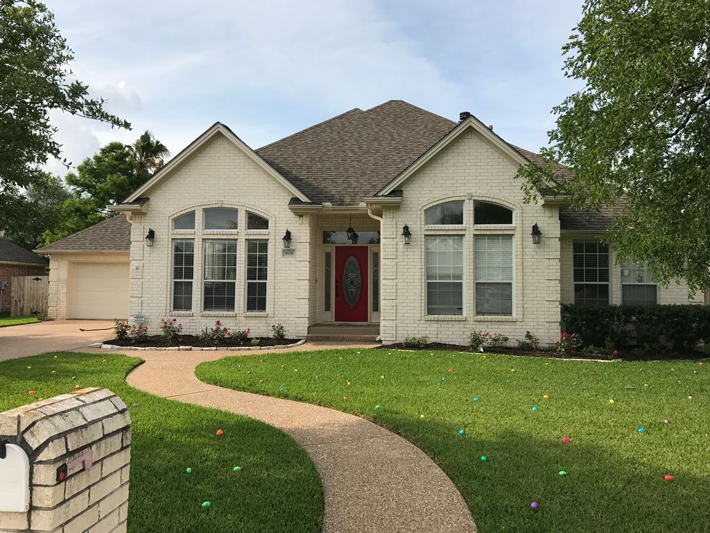 809 Pine Valley Dr, College Station, TX 77845