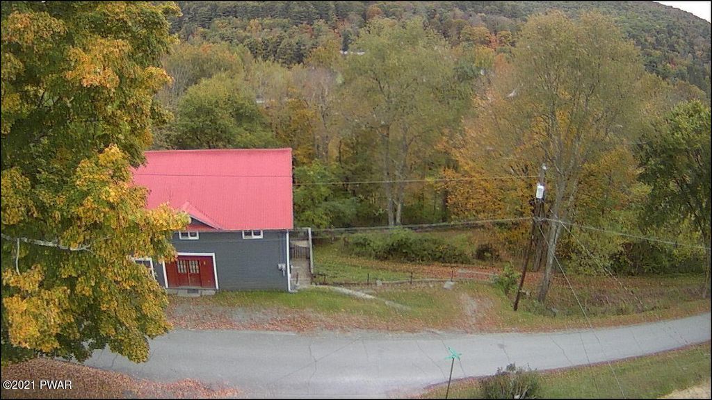 65 Grocery Hill Rd, Equinunk, PA 18417