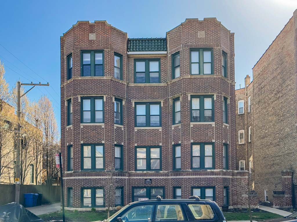 3841 N Greenview Ave, Chicago, IL 60613