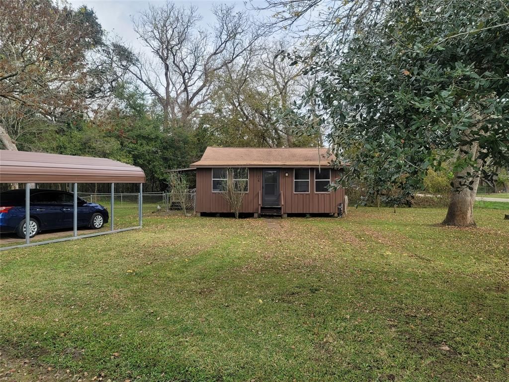 105 1st St, Brazoria, TX 77422