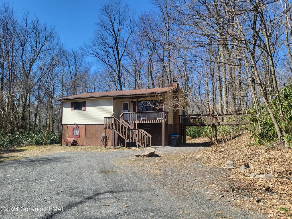 2153 Gravel Rd, Canadensis, PA 18325