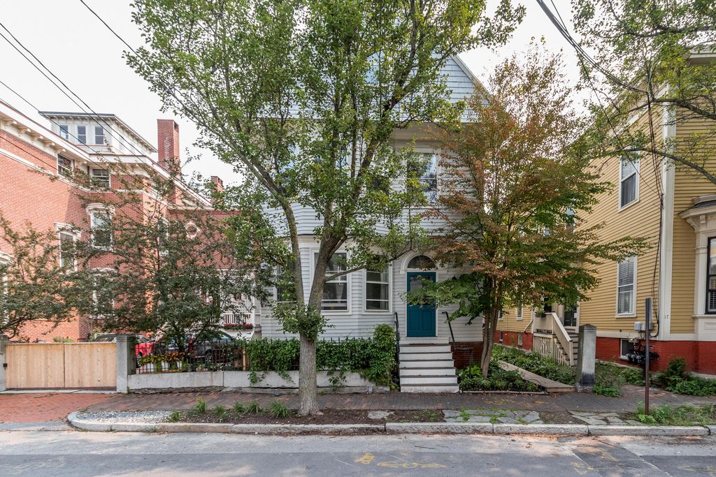 19 Lewis St, Portland, ME 04102