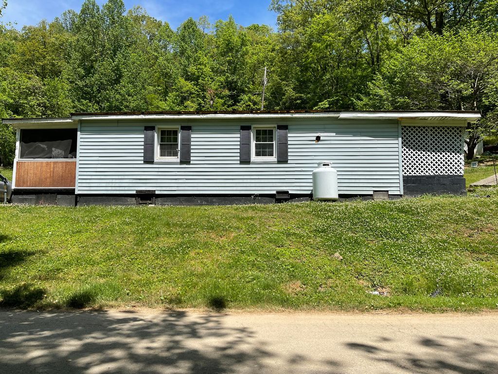 1384 Old Railroad Ln, Barbourville, KY 40906