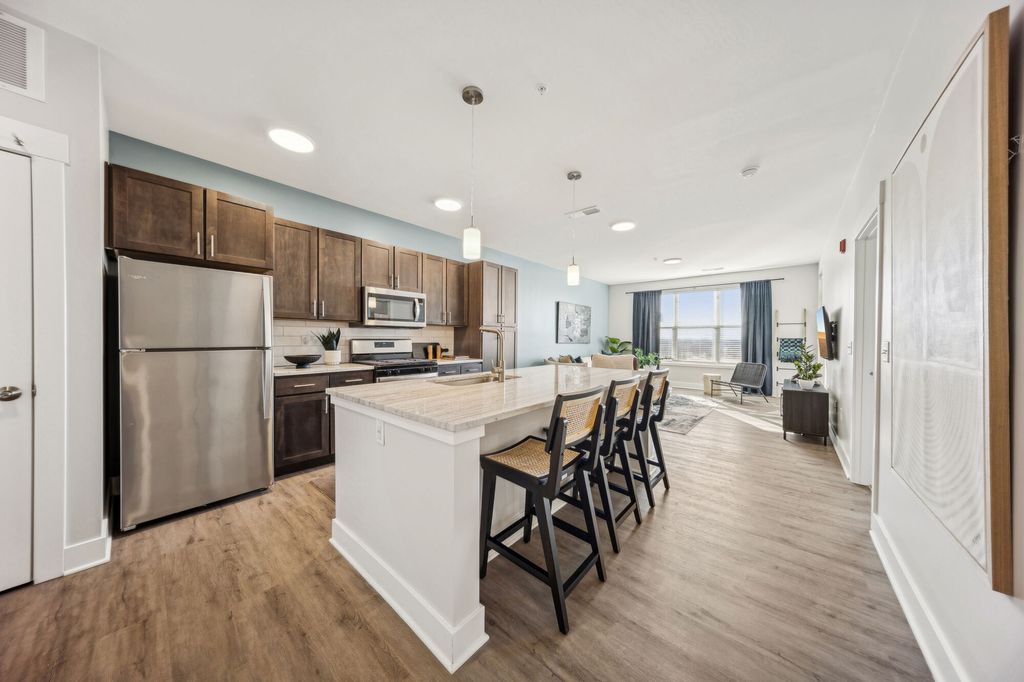 1420 W Diehl Rd #409, Naperville, IL 60563