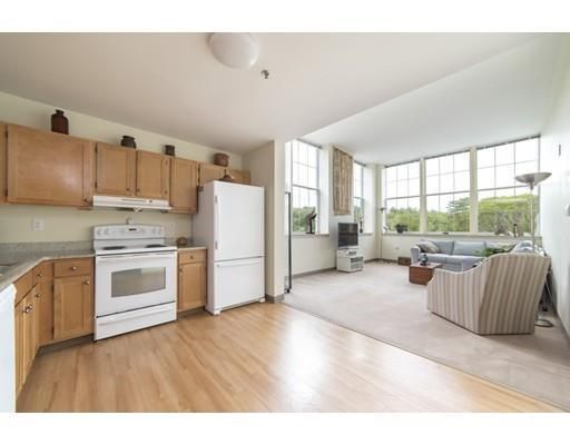 24 Cobblestone Ln #404, Gloucester, MA 01930