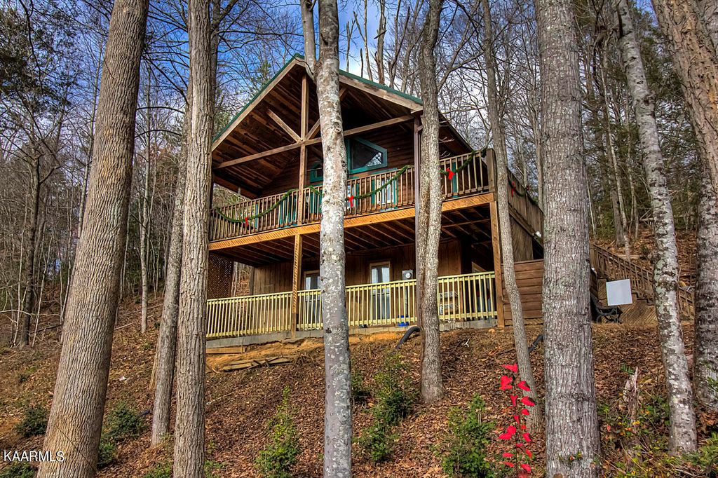 4135 Spring Creek Way, Sevierville, TN 37876