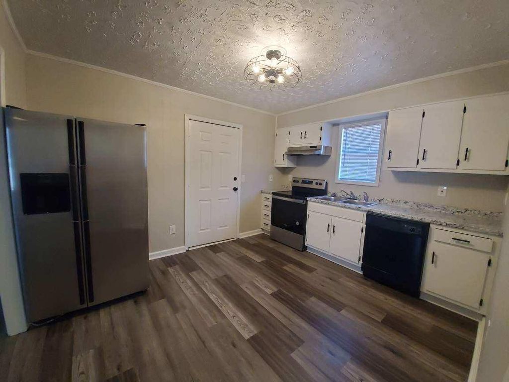 206 Railroad St, Livingston, TN 38570