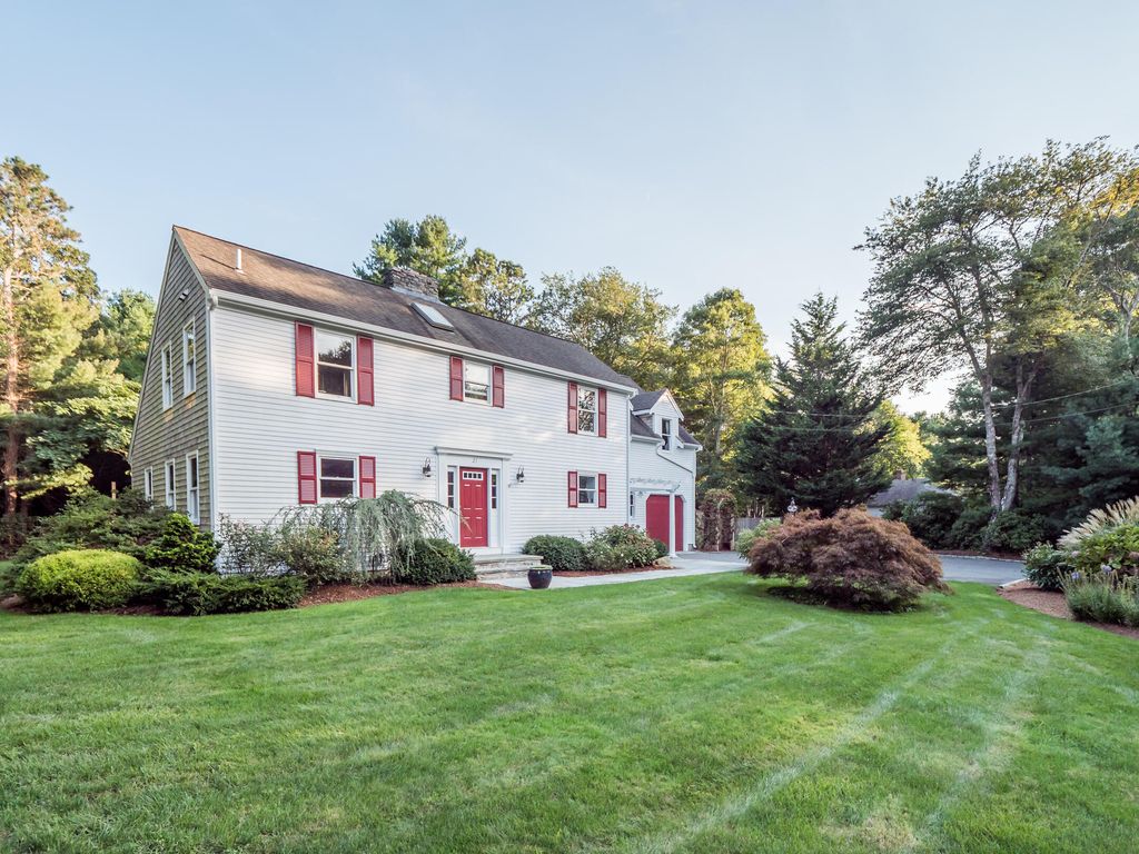 23 Curlew Way, Cotuit, MA 02635
