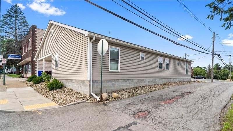 124 W Neshannock Ave, New Wilmington, PA 16142