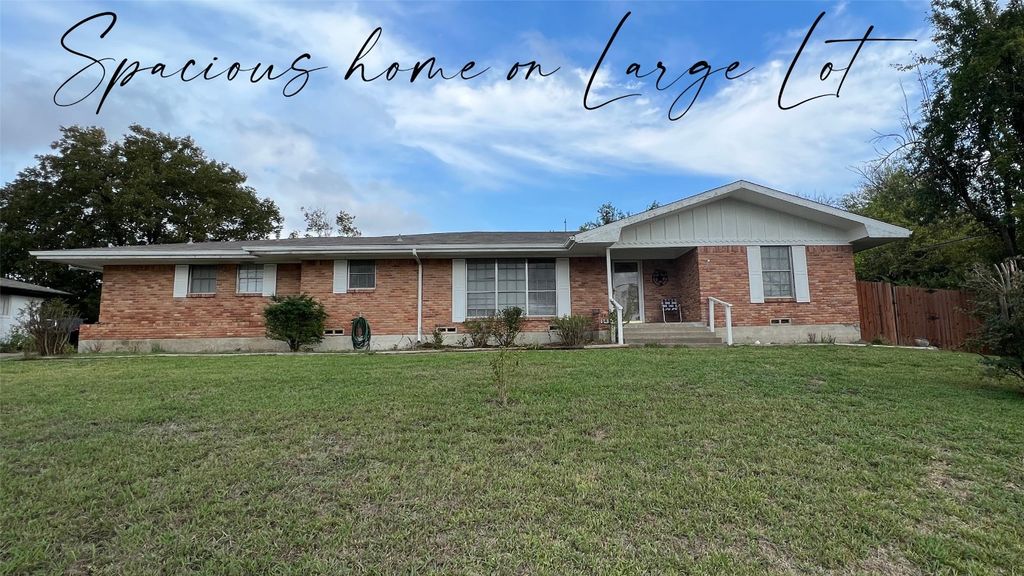 1414 Wolfe City Dr, Greenville, TX 75401