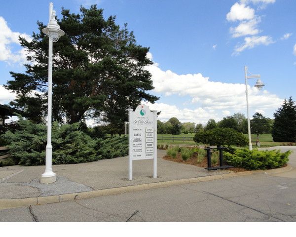 1081 Country Club Dr, Saint Clair Shores, MI 48082