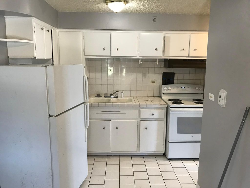 7136 26th St #6, Berwyn, IL 60402