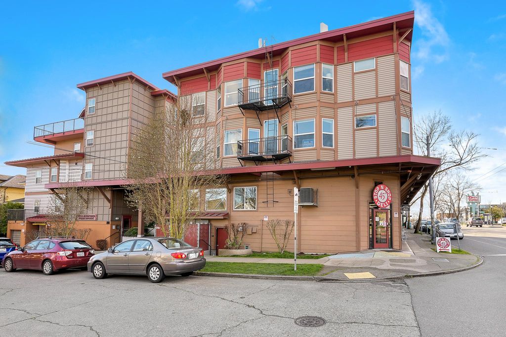 2317 N 45th St, Seattle, WA 98103