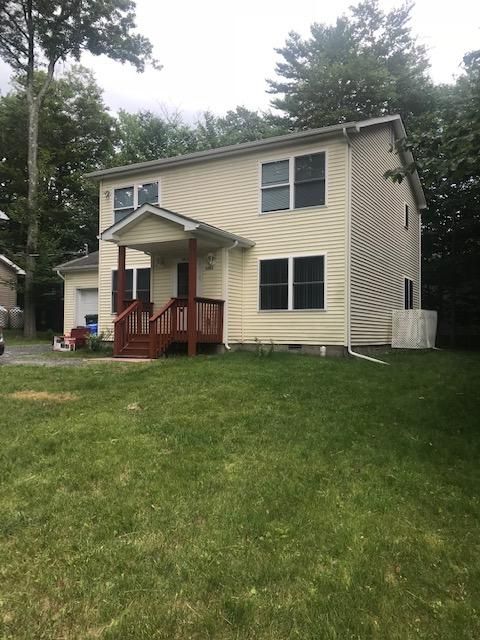 8915 Deerfield Rd, Tobyhanna, PA 18466