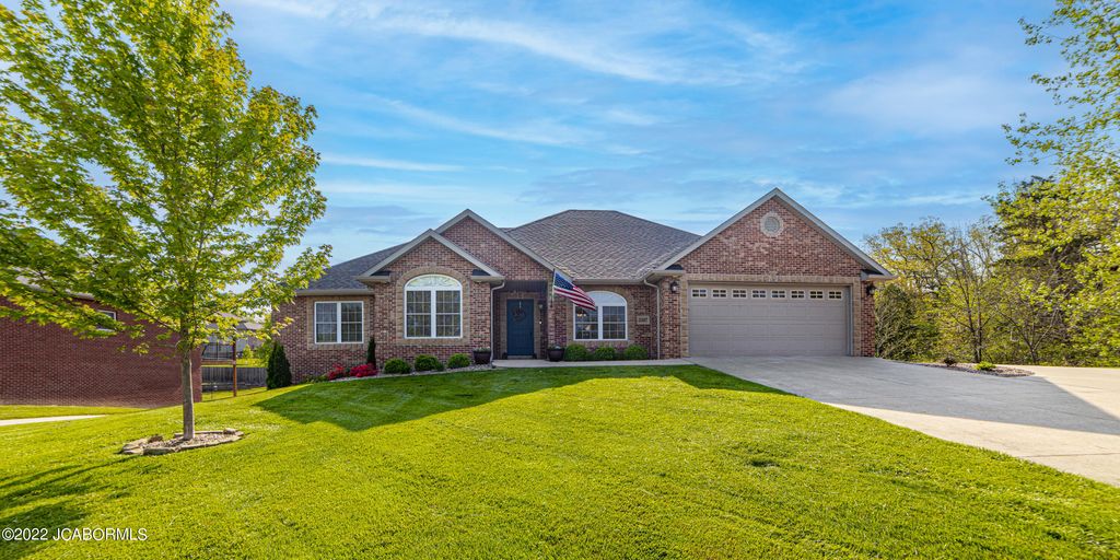 5507 La Charette Dr, Jefferson City, MO 65109