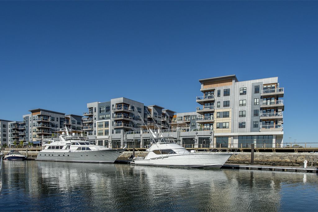 552 Victory Rd, Quincy, MA 02171