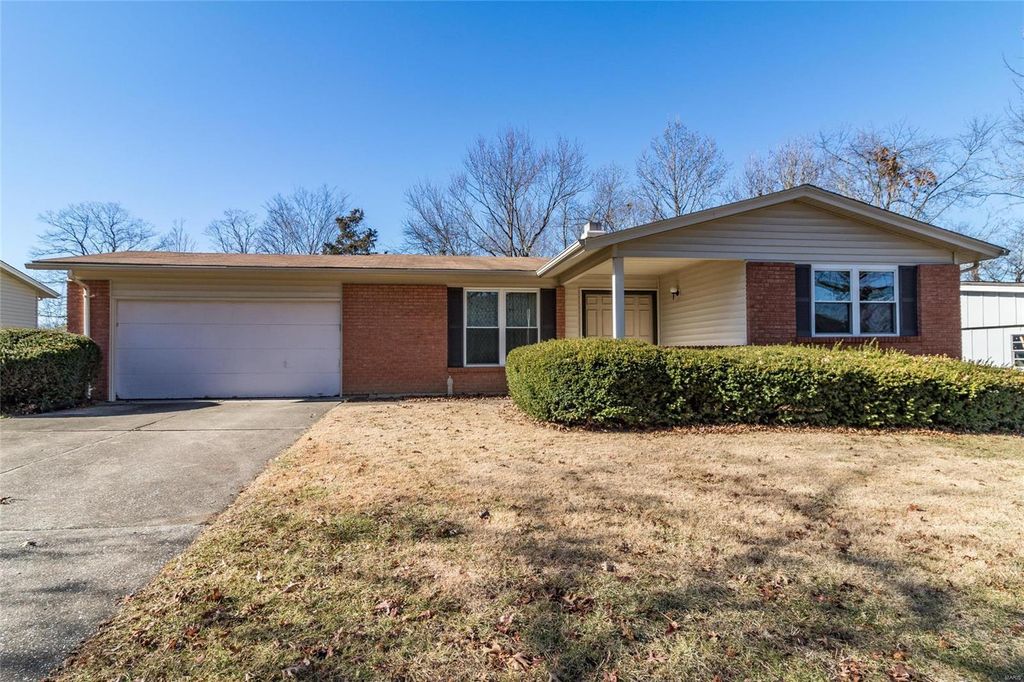 6219 Treeridge Trl, Saint Louis, MO 63129