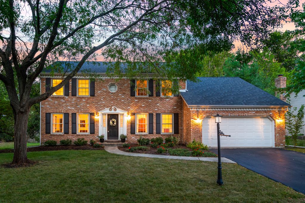 768 Thornapple Dr, Naperville, IL 60540