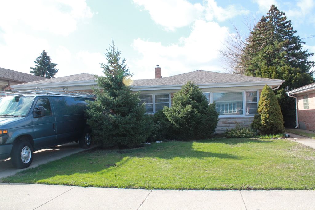8333 W Coral Dr, Harwood Heights, IL 60706