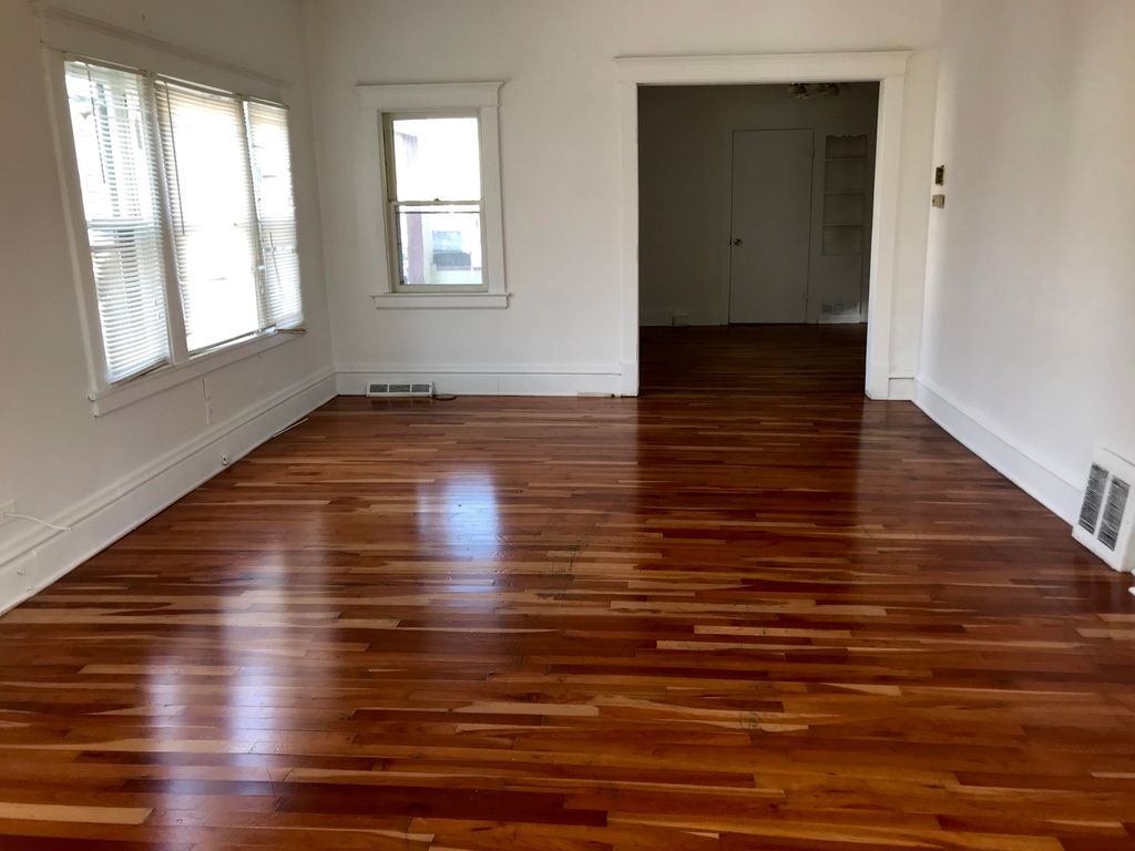 141 N Gifford St, Elgin, IL 5 Bed, 3 Bath SingleFamily Home 19