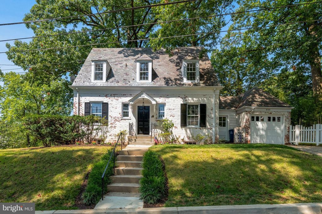 8100 Larry Pl, Chevy Chase, MD 20815