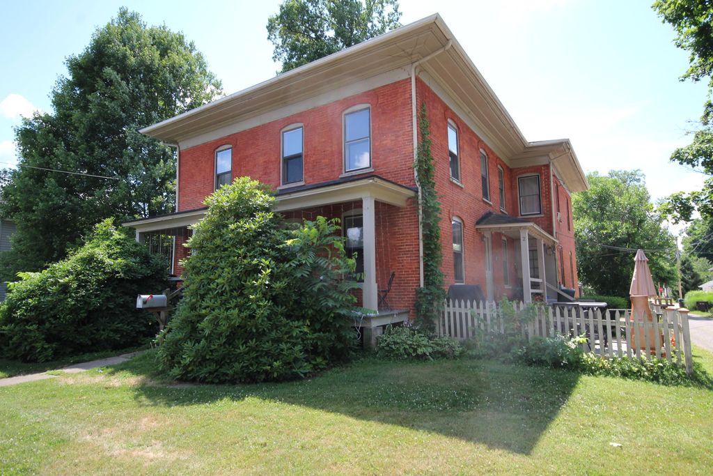 412 S Main St, Vicksburg, MI 5 Bed, 3 Bath MultiFamily Home 66