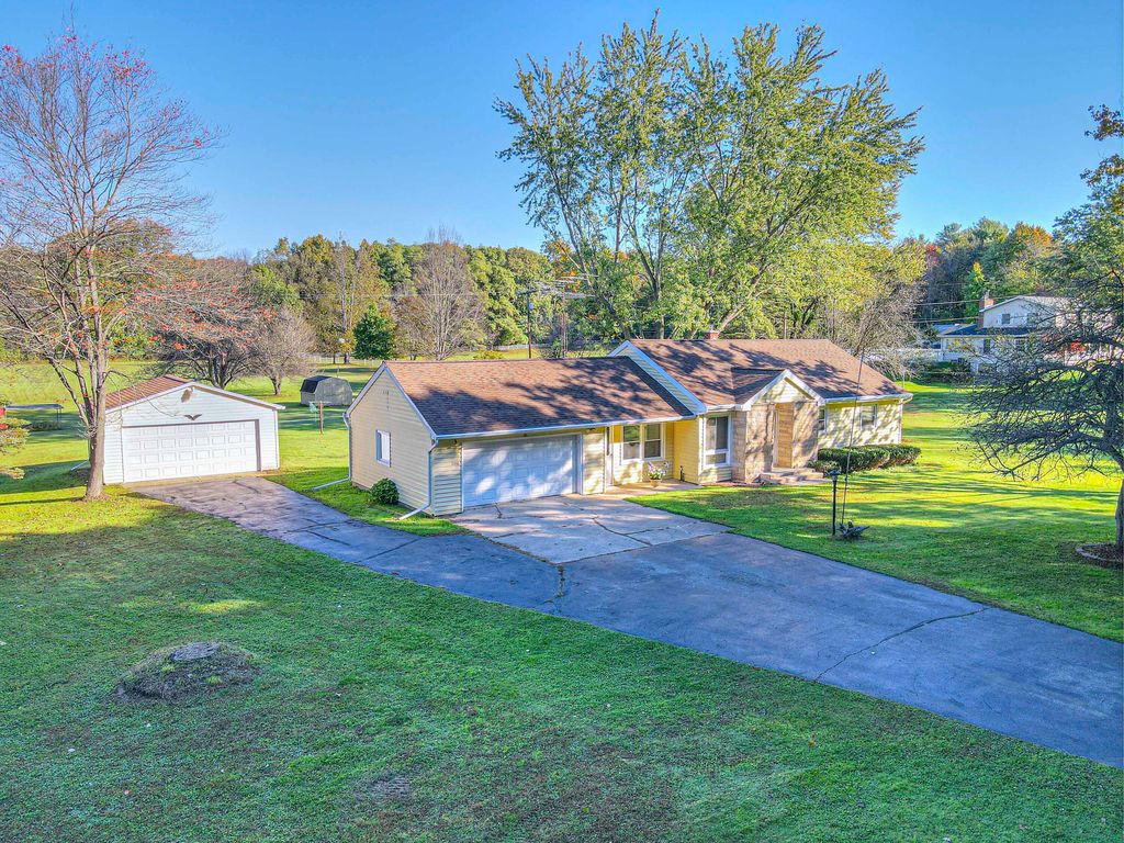 2350 Hatch Rd, Jackson, MI 49201