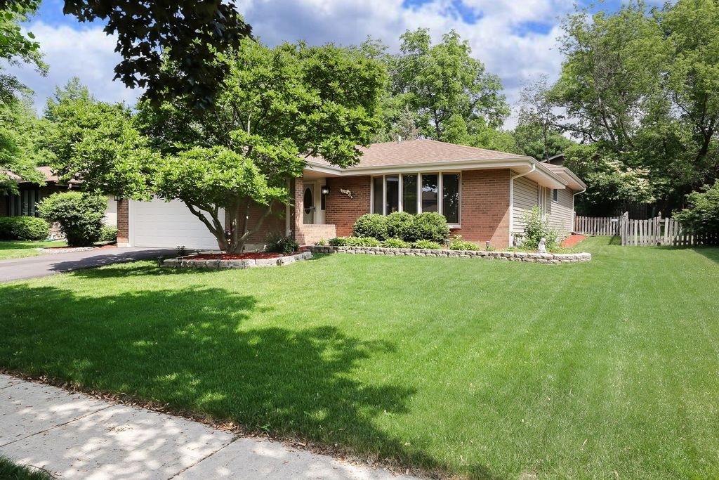 883 E  Lawrence Ave, West Chicago, IL 60185