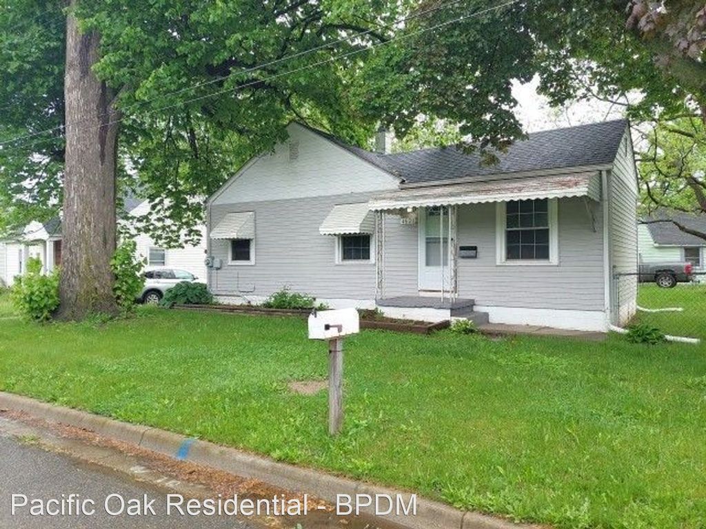 4621 S Cedar St, Lansing, MI 48910