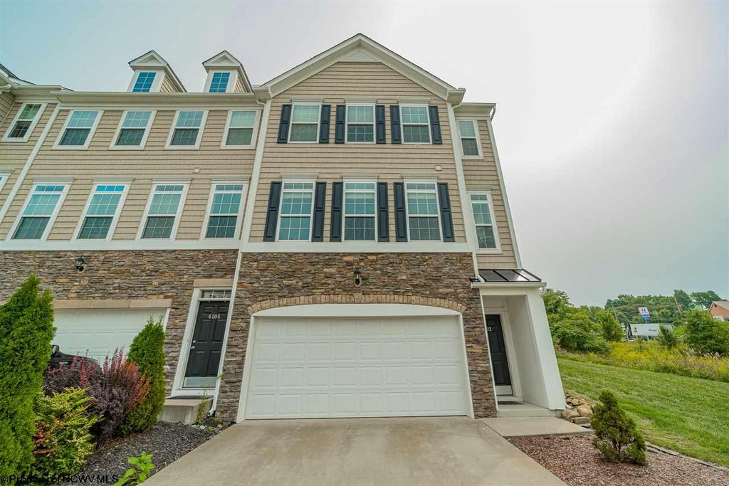 4102 Sun Vw, WV 3 Bed, 4 Bath Townhouse 23