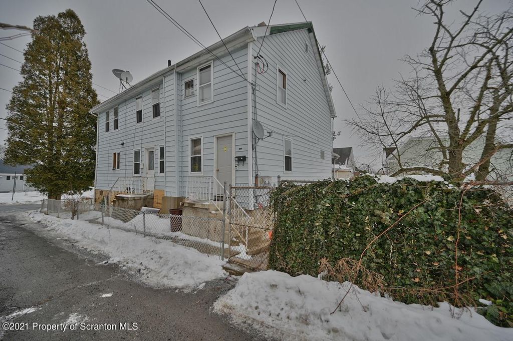 1313 Pettibone St, Scranton, PA 18504